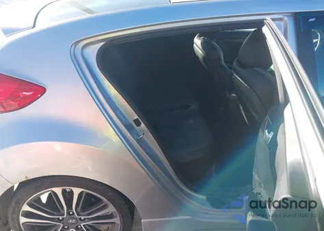 2016 Hyundai Veloster Turbo z USA, uszkodzony, nr VIN KMHTC6AE5GU264802